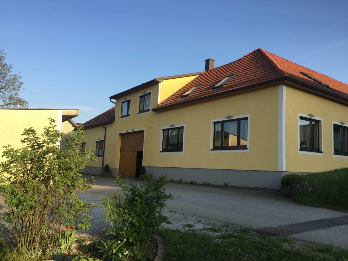 Amstetter'S Ferienwohnung Waldenstein  ภายนอก รูปภาพ